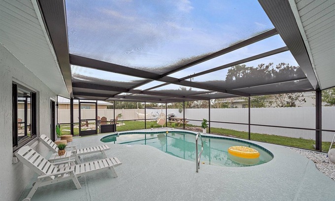 Whitfield Casa | ¡Sanctuario en Sarasota: Hermosa piscina climatizada. Divertida sala de juegos