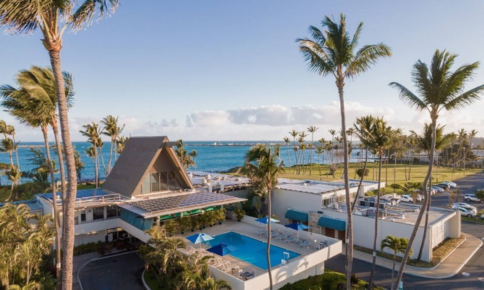 Kahului Hotel | Perfect stay in Maui! Serene Beachside Room Perfect for Couple Getaways