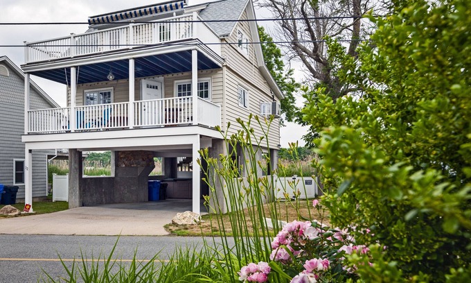 Clinton Cabaña | Perfect Water View Year-Round Cottage!