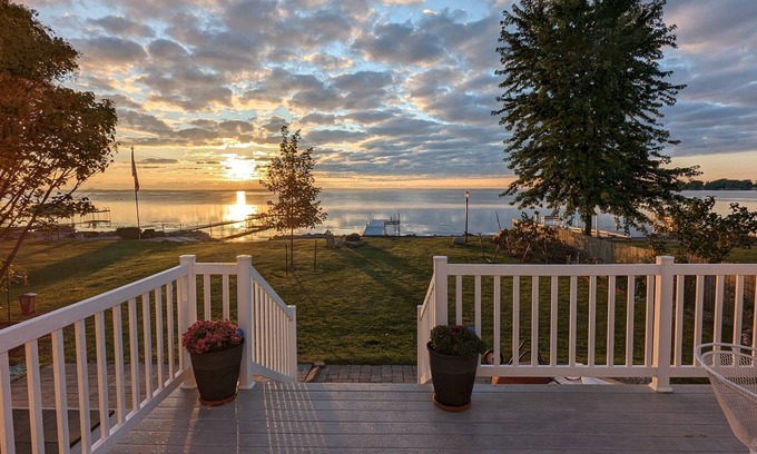 Oshkosh Casa | Perfect Waterfront Retreat Destination on Lake Winnebago