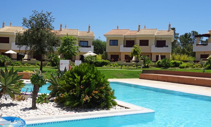 Quarteira Villa | VILLA DE 4 CAMAS PERFECTAMENTE UBICADA EN UN SPA 5 RESORT Y GOLF RESORT EN VILAMOURA