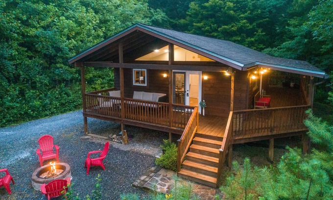 Sylva Cabina | Perfectly Located Mountain Cabin with Breathtaking, Long Range Views!