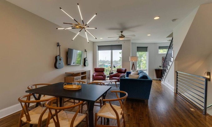 Eighth Avenue Casa | Perfectly located/Walk to bars- Close to Broadway
