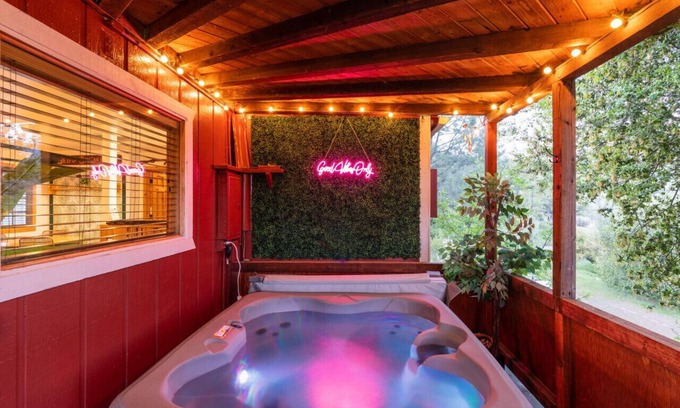 Oakhurst Cabina | Perfectly located Yosemite boho cabin with HOT TUB