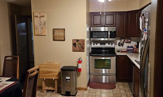 Northwest Akron Casa | Perfectly Priced and Centrally located NW Akron home w/ FREE Wi-Fi & Netflix