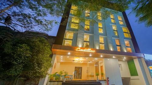 Mahmoorganj Hotel | PerfectStayz Premium Cadillac