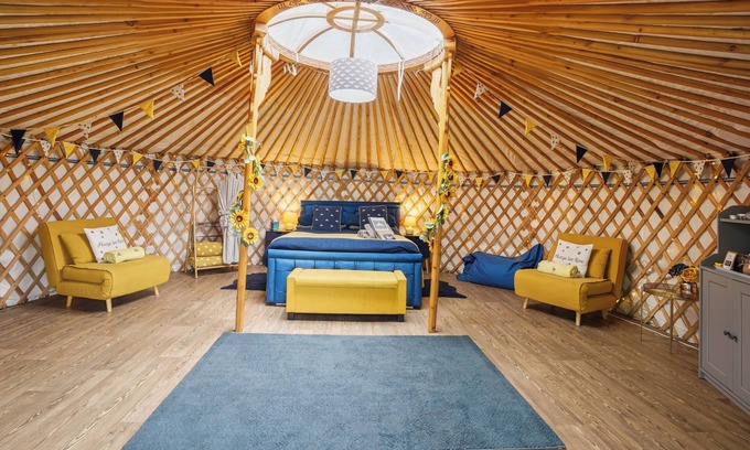 Great Ellingham Alquiler De RV | PERIGNON Luxury Heated Yurt with Private Hot Tub
