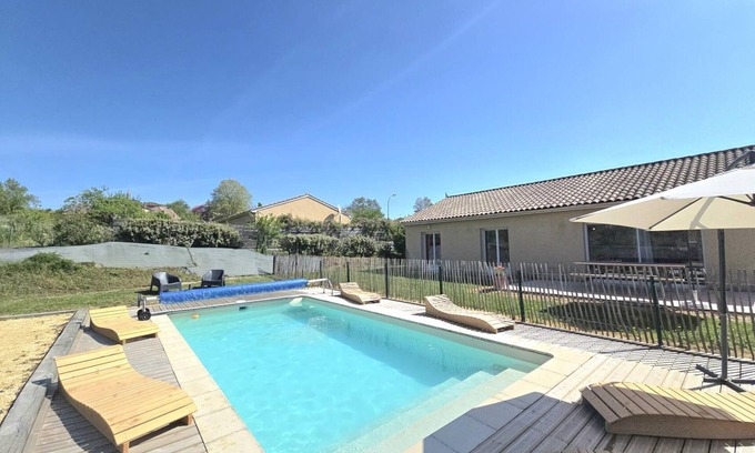 Sainte-Sabine-Born Cabaña | Casa periurdina con piscina privada, internet y se aceptan mascotas