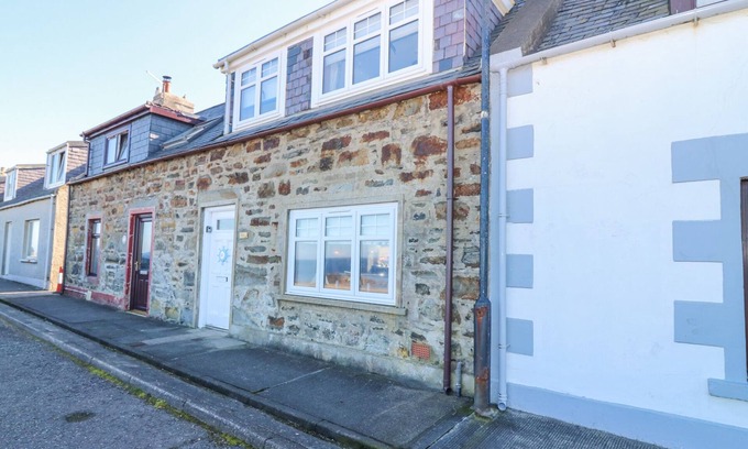 Banff Cabaña | PERIWINKLE COTTAGE, pet friendly, country holiday cottage in Banff