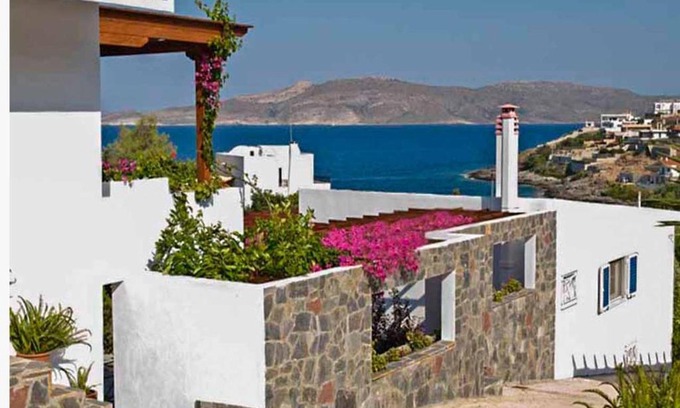 Lavreotiki Villa | Periyali