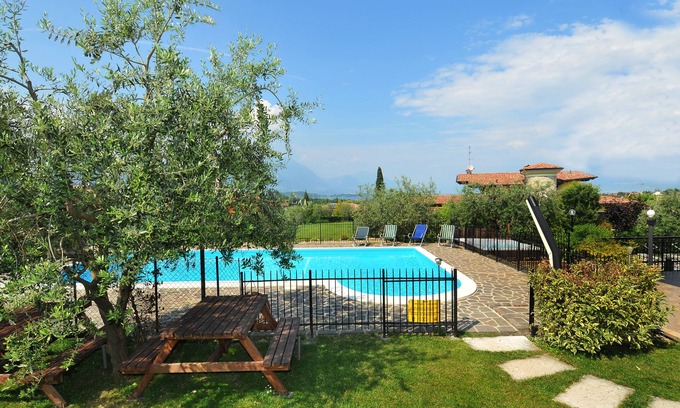 Crociale Apartamento | Perla 7 quiet apartment with patio and pool