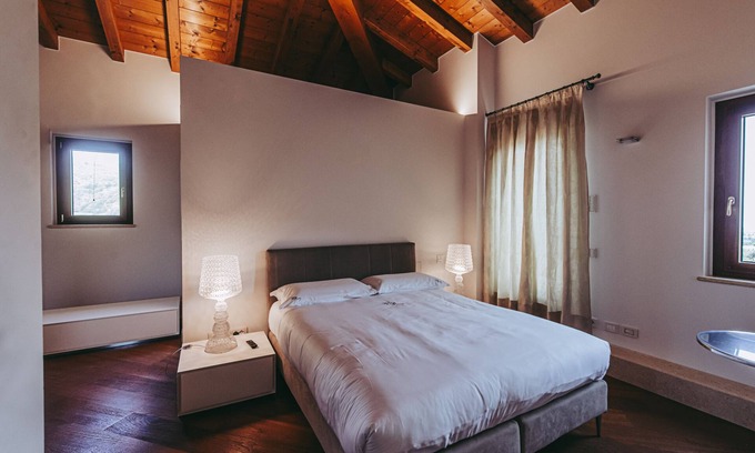 Badia Calavena Cama Y Desayuno | Perla, room with bathroom.Villa Riva, tranquility,at the foot of the Little Dolomites.