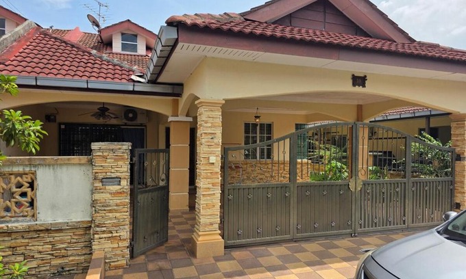 Bandar Seri Iskandar Casa | Permata Atiey Homestay