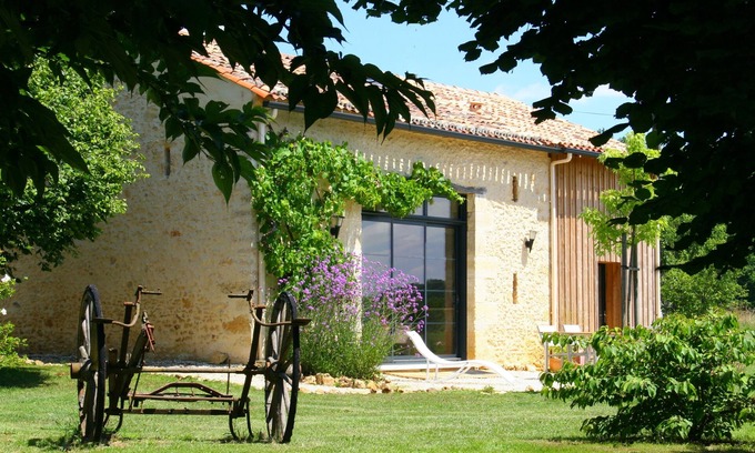 Pressignac-Vicq Casa | Perrot en Périgord : Chalet con encanto y gran piscina