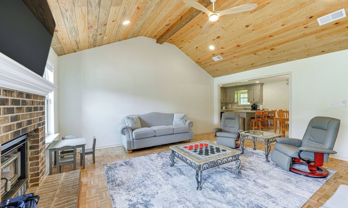 Perry Casa | Perry Family Home on 2 Acres w/ Private Pool