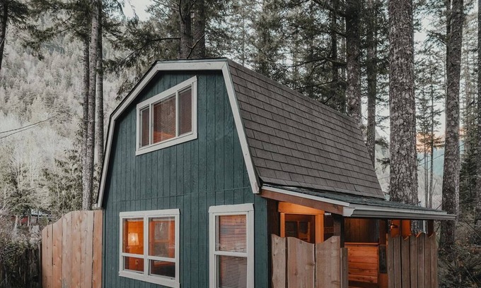 Index Cabina | Persis tiny cabin. amazing outdoor shower.