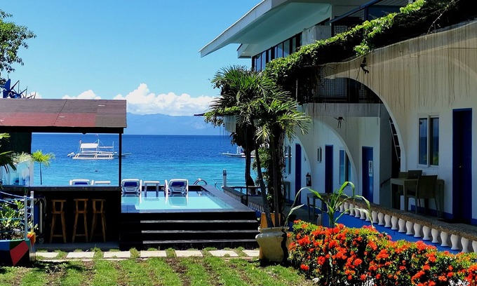 Basdiot Hotel | Pescadores Suites Moalboal