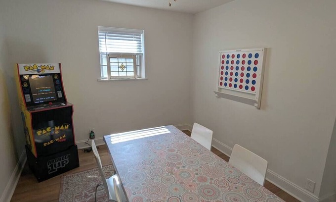 Cartersville Casa | Pet & family friendly home with Arcade Game!