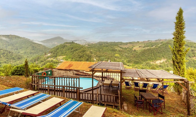 Maglietola Casa | Casa de vacaciones que admite mascotas Il Castello con vistas a la montaña, piscina y Wi-Fi