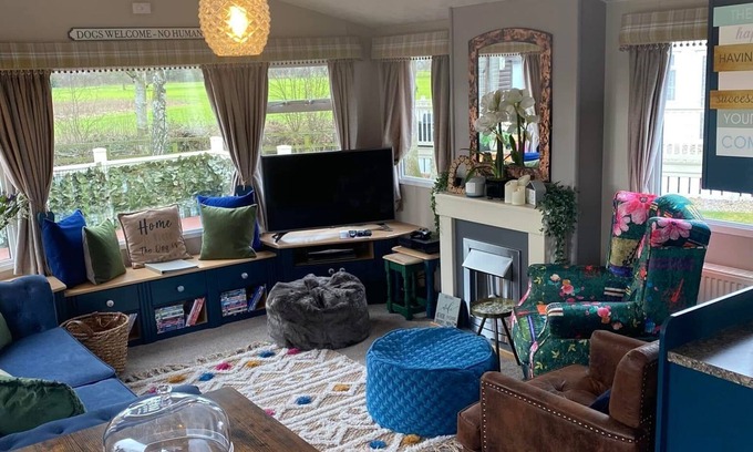 York Casa | PET FRIENDLY COSY ACCOMMODATION WITH PRIVATE HOT TUB 9 MILES FROM YORK CENTRE