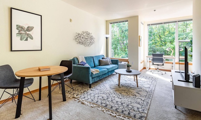Lloyd District Apartamento | Pet-Friendly 1 BR Apartment in Portland