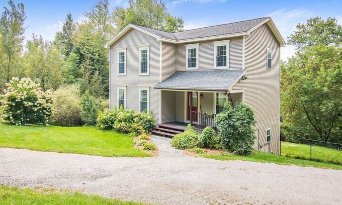 Jeffersonville Casa | Pet friendly- 10 mins to Smugglers Notch Resort