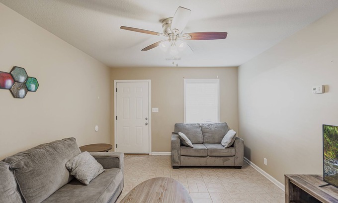 Clarksville Casa | Pet friendly, 15 minutes to Fort Campbell-B3