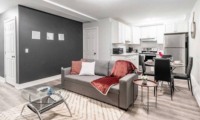 Central Hamilton Apartamento | Pet-friendly 1BR Basement Condo—James Street North