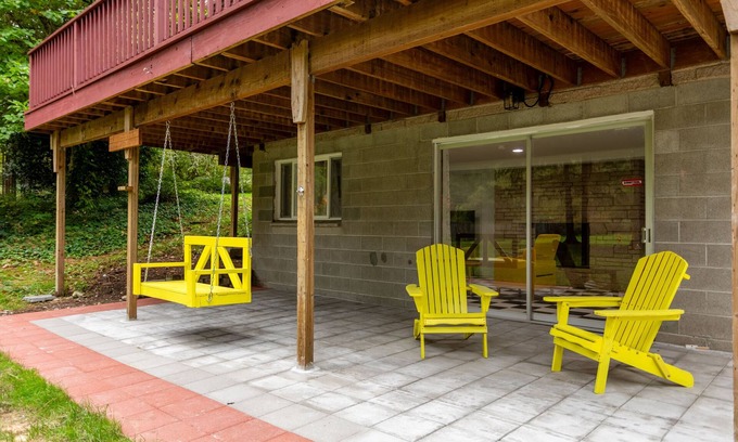 Sammamish Casa | Pet friendly 1br with huge yard