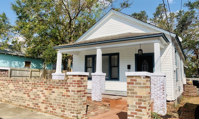 Old East Hill Casa | Pet Friendly 2/1.5 in the Heart of Historic Pensacola