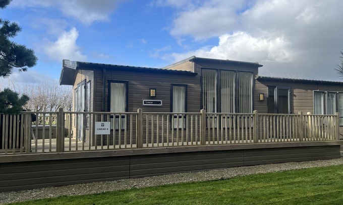 Knott End-on-Sea Cabina | Pet Friendly 2-Bed Lodge near Preston & Blackpool