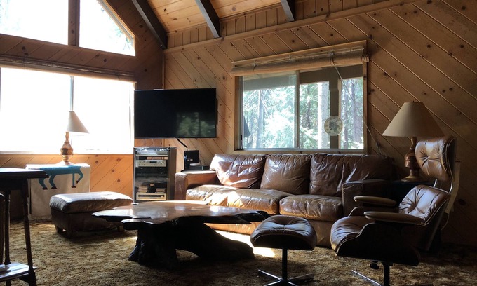 Arnold Chalet De Esquí | cabina. BLS: cómodo, admite mascotas 2 Br + Loft, Wifi, capacidad para 8