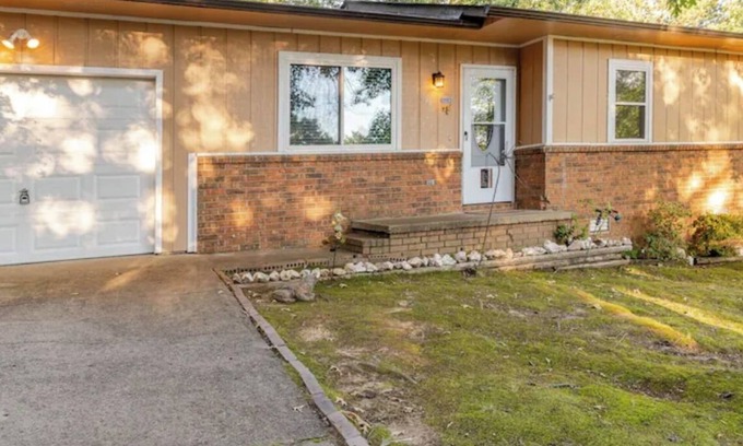 Heber Springs Casa | Pet-Friendly 3-bedroom neighborhood home close to shopping, lake and river