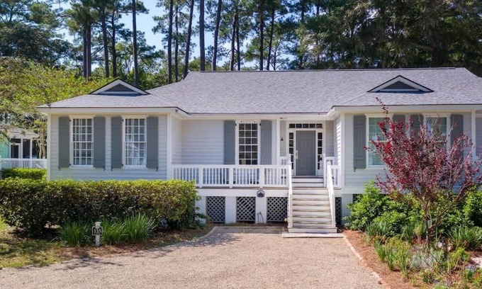 Melrose on the Beach Casa | 3BR Premier Daufuskie Cottage Lounging / Dining Deck! Carrito gratis! ¡Vídeo!