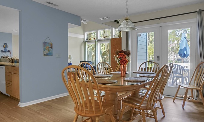 Ocean Ridge Casa | Pet Friendly, 3Bed, easy walk to Pool, Beach, Restaurants, Golf N Pickle Ball