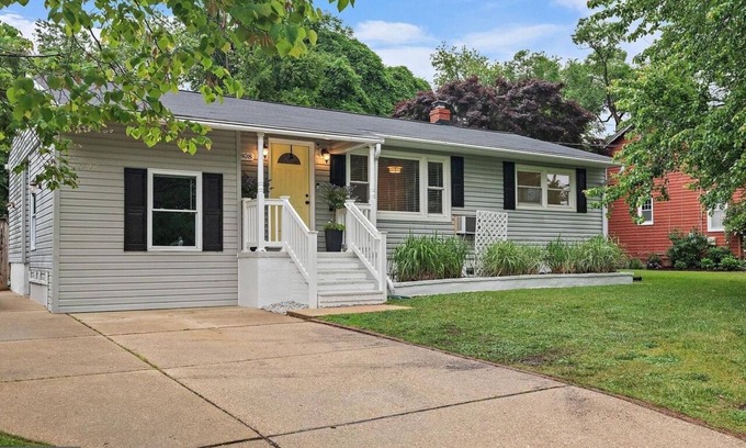 Eastport Casa | Pet Friendly, 4 Bedrooms in Annapolis, MD less than 2 miles to Naval Academy.