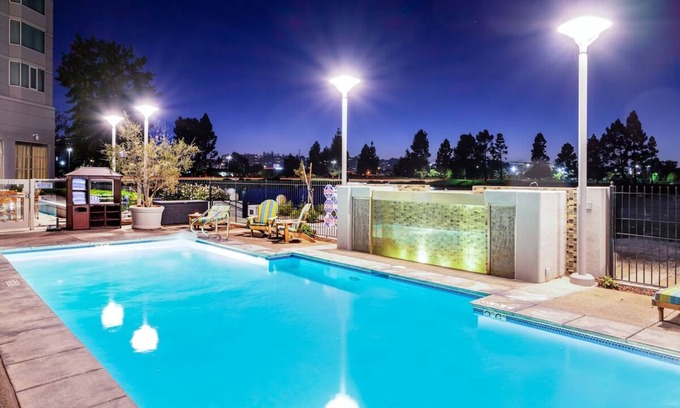 Redwood Shores Hotel | Pet-friendly, 4 Classic 2 Double Rooms at Grand Bay San Francisco Hotel
