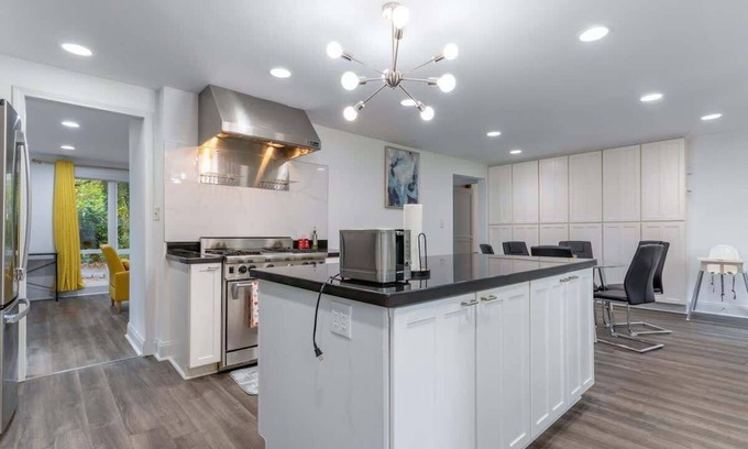 Sammamish Casa | Pet-Friendly 4BR Home, Huge Yard, Sleeps 12
