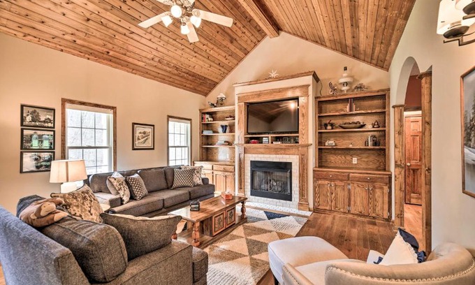 Abingdon Casa | Pet-Friendly Abingdon Abode with Yard and Grill!