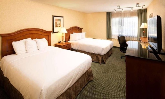 Wenatchee Hotel | Pet-friendly Accommodation with Outdoor Pool, Free Parking, Spacious Unit!