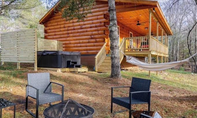 Piper Gap Cabina | Pet friendly-acreage-hot tub-creek