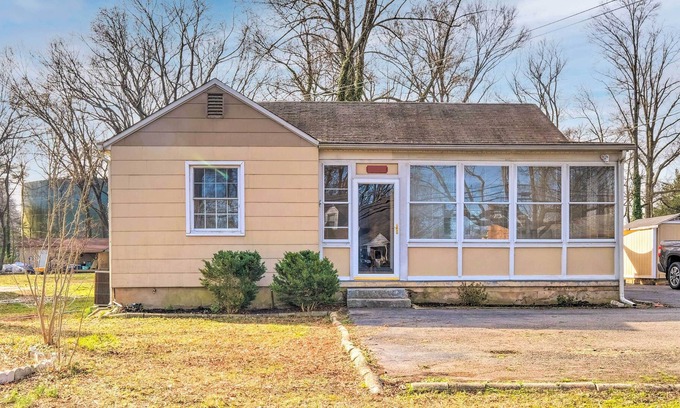 Hybla Valley Casa | Pet-Friendly Alexandria Getaway w/ Fire Pit!