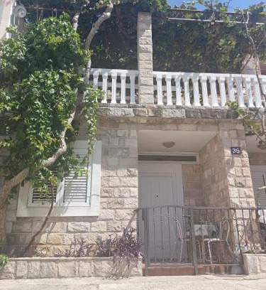Petrovac Apartamento | Pet Friendly Apartment Ground Floor