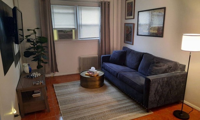 West New York Apartamento | Pet Friendly Apartment minutes from NYC!