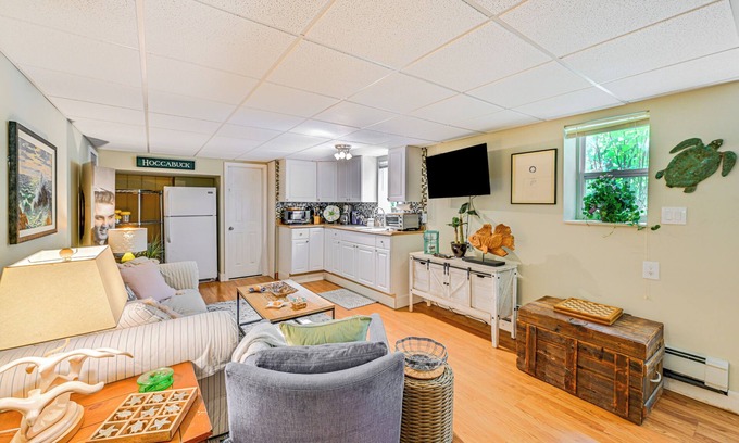 Aquebogue Apartamento | Pet-Friendly Home w/ Hot Tub Near the Hamptons!