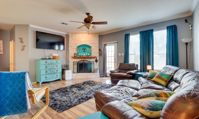 Hutto Casa | Pet-Friendly Austin Area Home w/ Outdoor Oasis