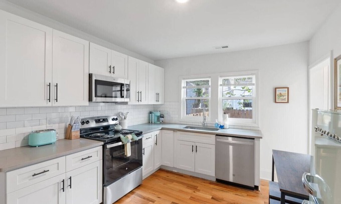 Downtown Casa | Pet Friendly Bart Street Aerie