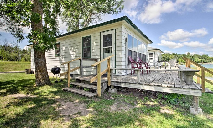 Dent Cabina | Pet-Friendly Beachfront Dent Cabin w/ Grill!