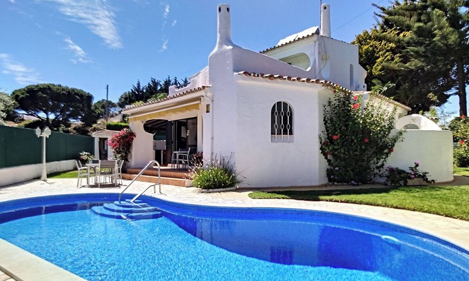 Sesmarias Villa | Preciosa villa Palmeire Galé Beach que admite mascotas, con WiFi, balcón, jardín, terraza y piscina