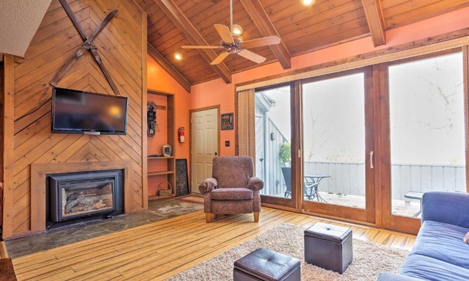 Beech Mountain Apartamento | Pet-Friendly Beech Mountain Condo Walk to Slopes